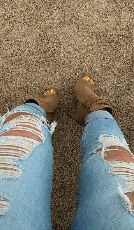 Emelh827 hot star picture