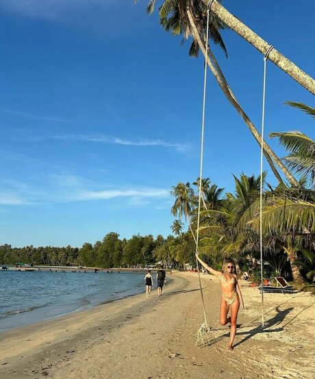 Peyton Cole model adult photo