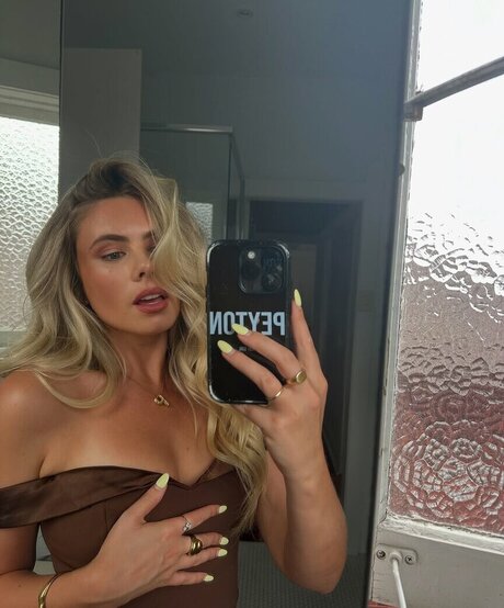 Peyton Cole porn model images