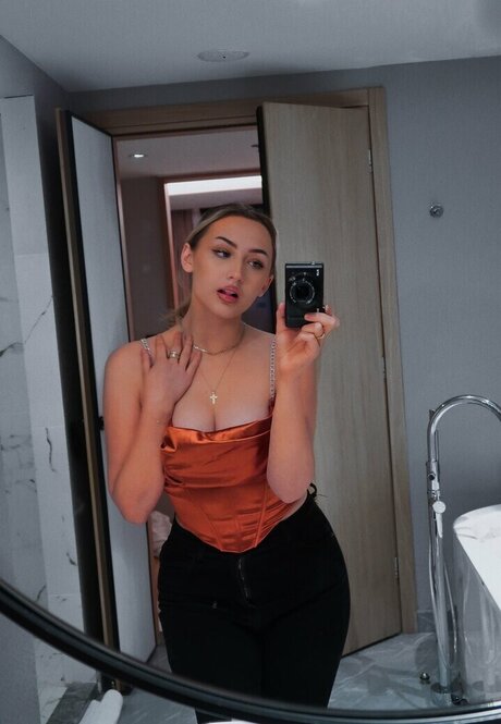 Kiera Bridget hot actress pics