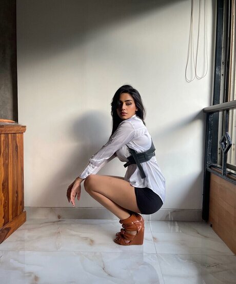 Pakhi Gadh naked star pictures