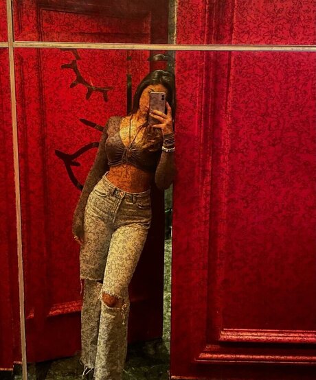 Pakhi Gadh hd actress img