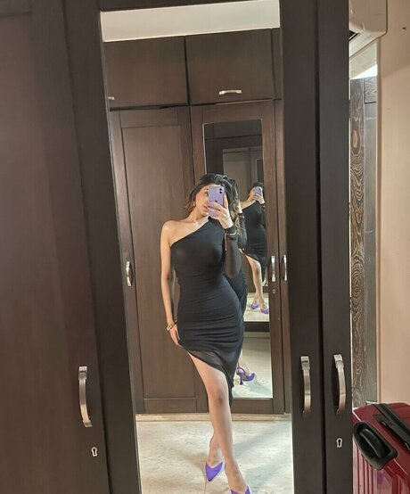 Pakhi Gadh perfect star pics