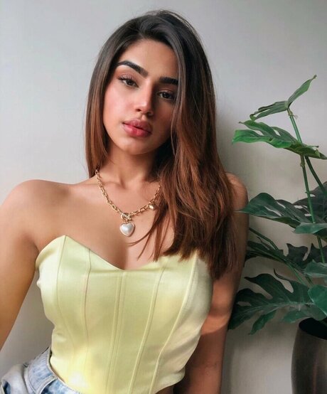 Pakhi Gadh nudes actress photo