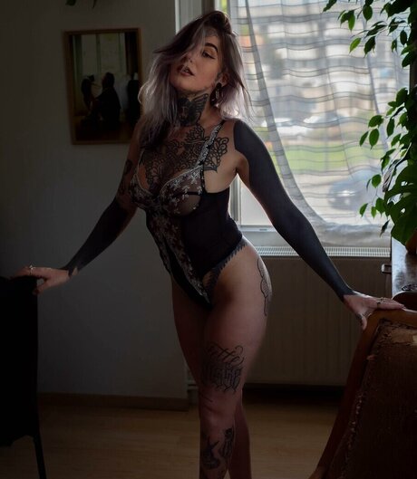 divinement bon hd model picture