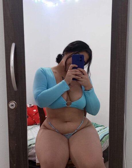 Elizabeth Nazariego model best img