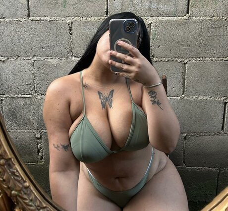 Elizabeth Nazariego star nice image