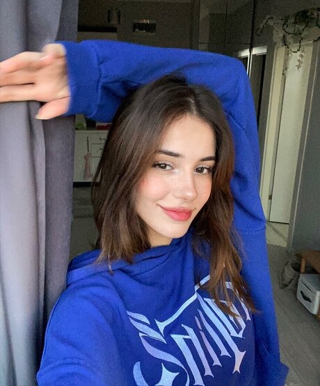 ebrarkrbkn pornstar photo