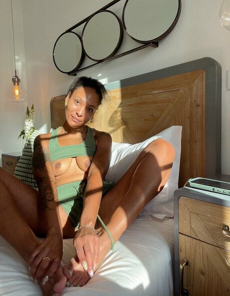 Leo London pretty pornstar picture