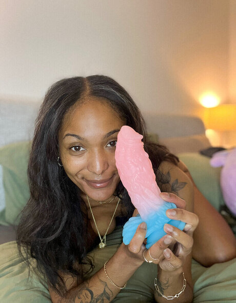 Leo London model perfect pics