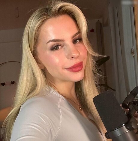 Lucia Leona pornstar exclusive archive