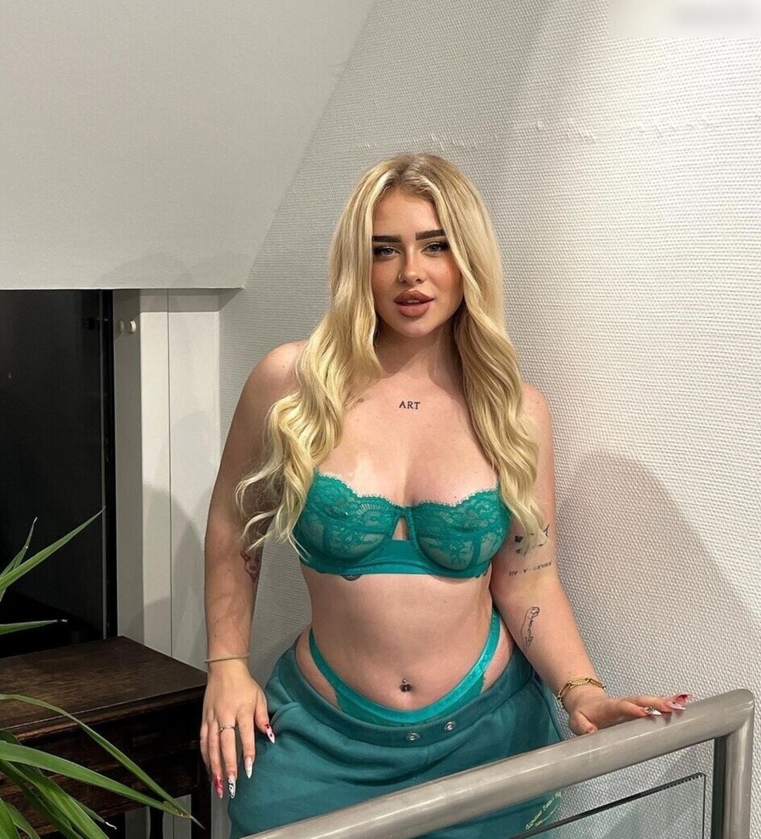 black midget onlyfans pretty pic