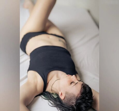 locolea pornographic model images