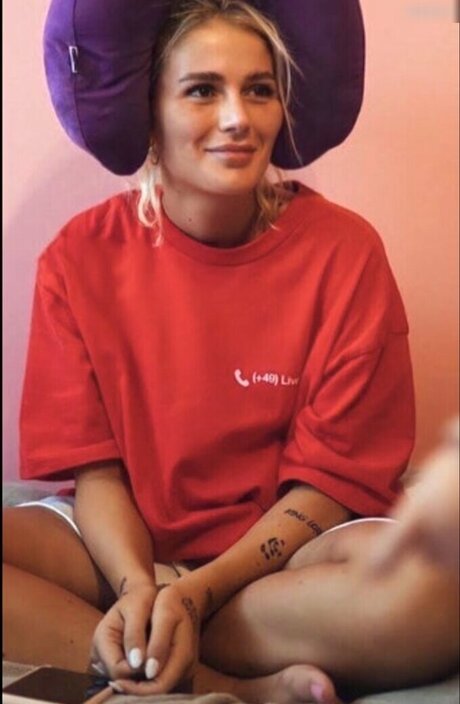 Loredana Zefi nude star gallery