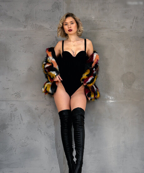 Marie Denise Schwarz free model archive