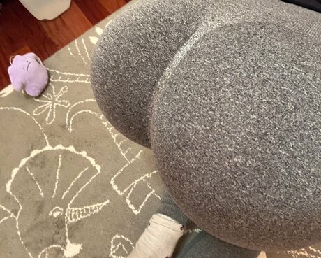 Mello Mutinus model pornographic pics