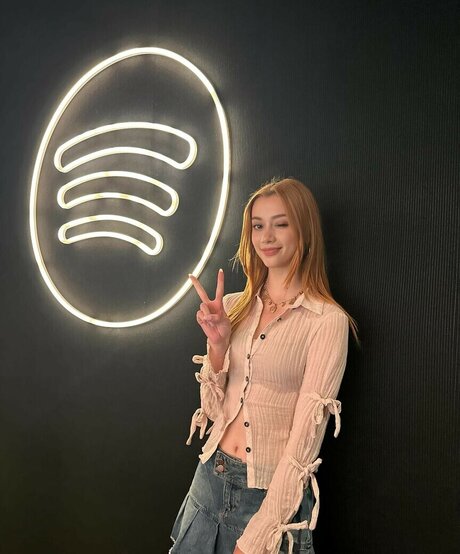 Megan Skiendiel star exclusive picture