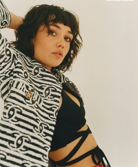 Sydney Chandler best star images