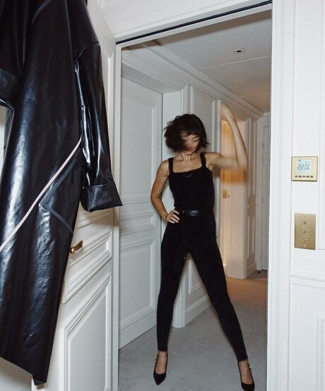 Sydney Chandler star free picture