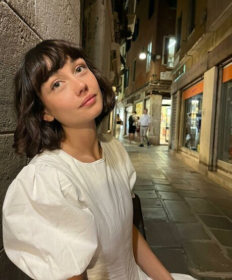 Sydney Chandler star top picture