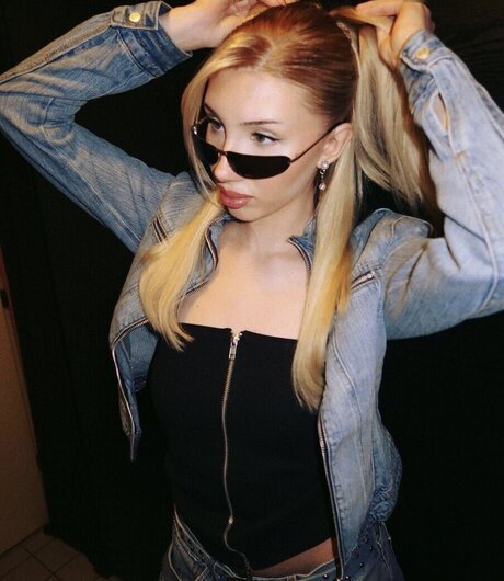 Tamara becca sexy model image