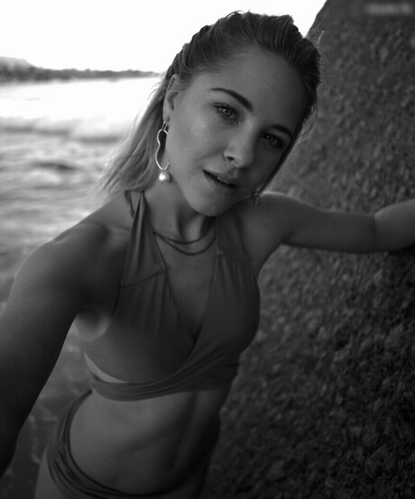 hottest midget onlyfans hot sexy image