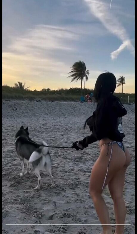 Mariana Villa model beautiful picture