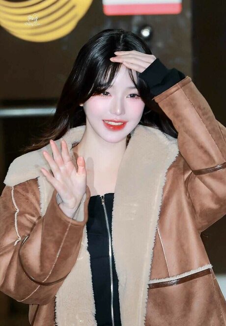 blonde secretary onlyfans best picture