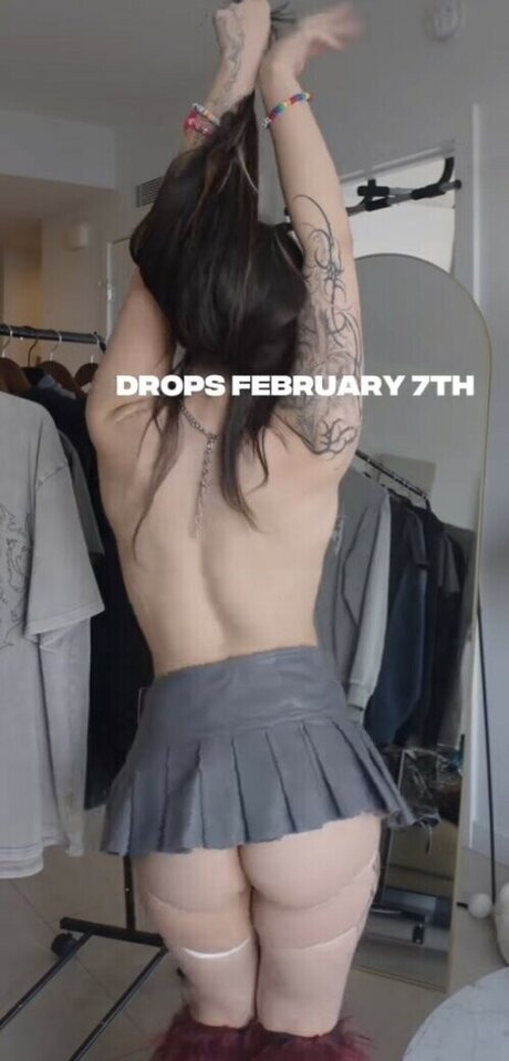 Wavy Brin naked actress pictures