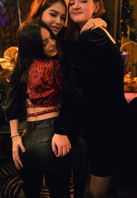 pizzahubbbb model pornographic pics