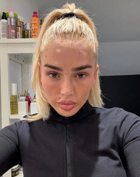 Facialize Me model nice pic