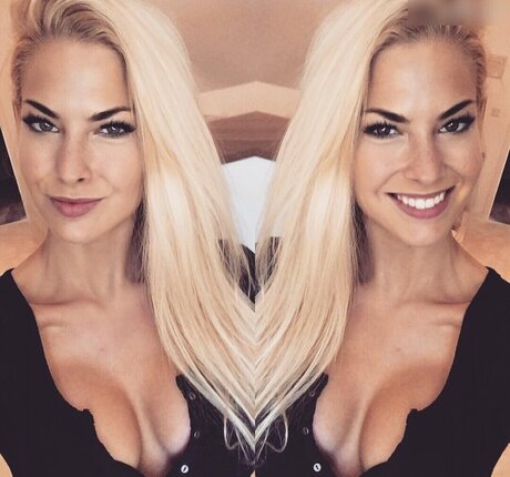 Isi Gl ck beautiful model image