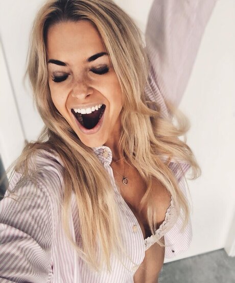 Isi Gl ck naked pornstar picture