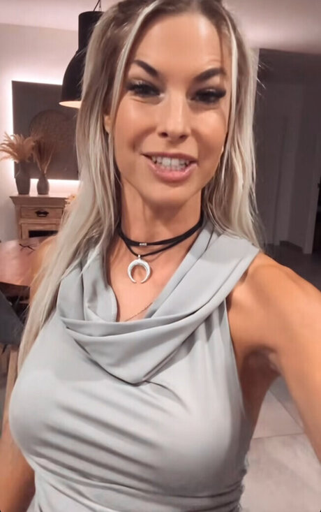 Isi Gl ck nude star picture