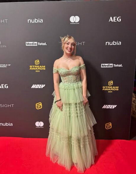 skinny ebony teen onlyfans hot sexy images