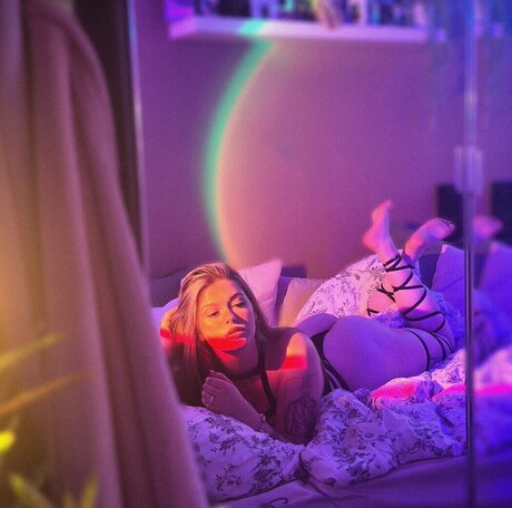 Feneliactx xxx pornstar images