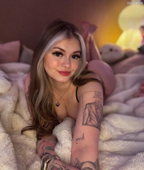 Feneliactx model beautiful images