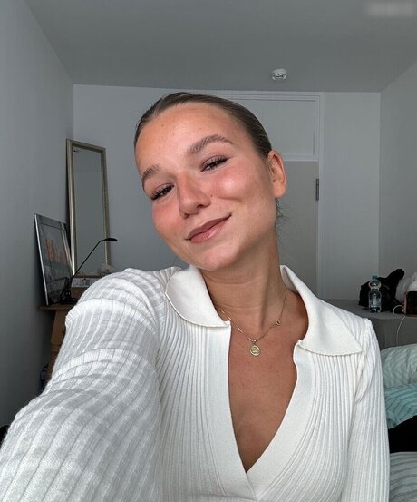 nerdy teen onlyfans top photo