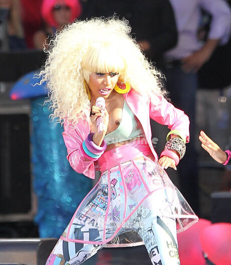 lesbian strapon onlyfans porno gallery