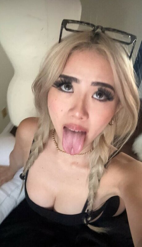 Kristina Koga pretty model photo