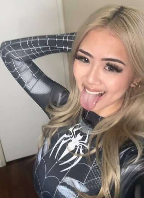 Kristina Koga art model galleries