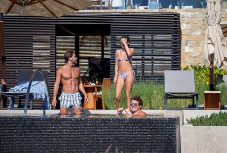 petite skinny onlyfans top picture