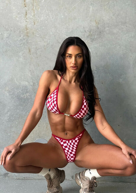 Phoebe Thompson model erotic galleries