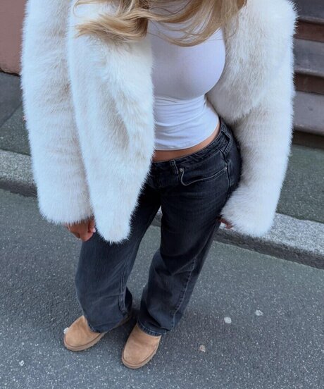 theresaxre model perfect pictures