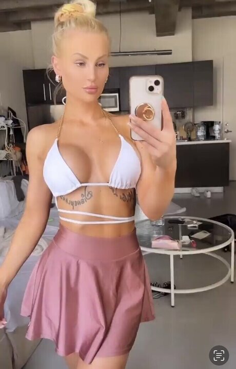 curvy lesbian onlyfans sexy photos