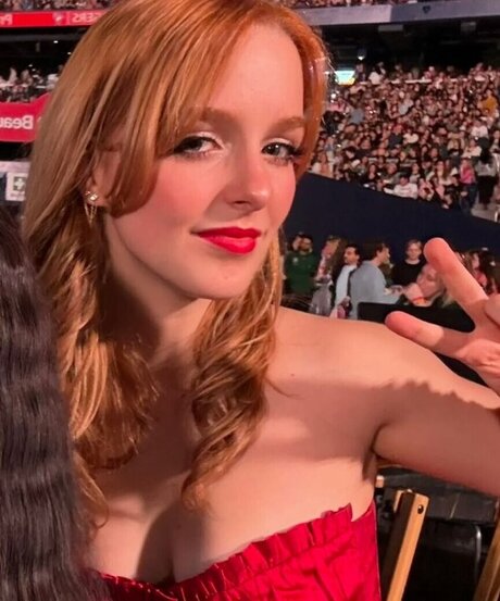 Mckenna Grace erotic model image