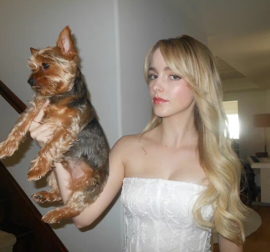 Mckenna Grace erotic model picture