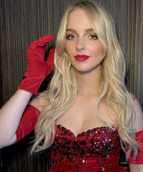 Mckenna Grace pretty actress image