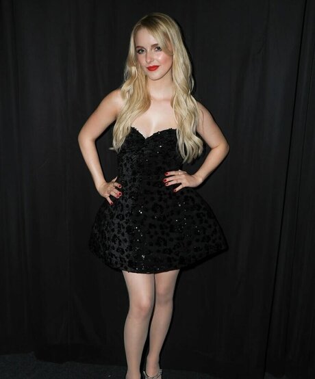 Mckenna Grace hd pornstar image