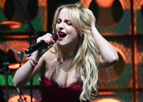 Mckenna Grace top profile image